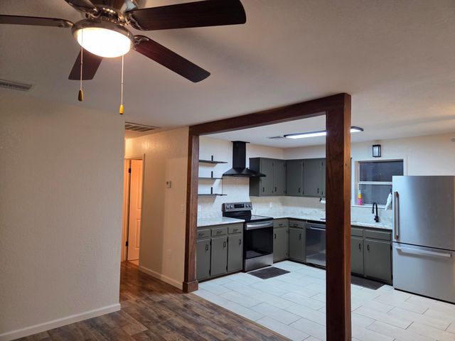 1803 S Garland Douglas Drive, Neosho, MO 64850