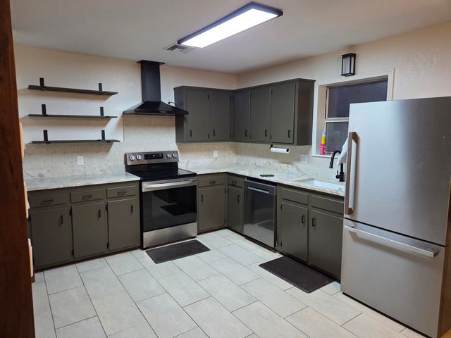 1803 S Garland Douglas Drive, Neosho, MO 64850