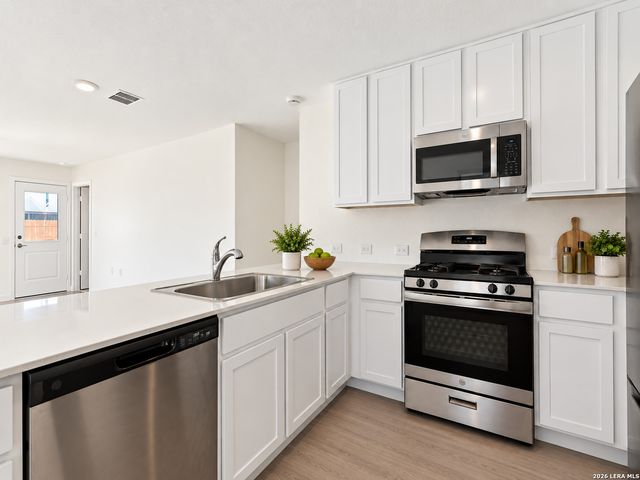 10758 TWYLA RD, San Antonio, TX 78224