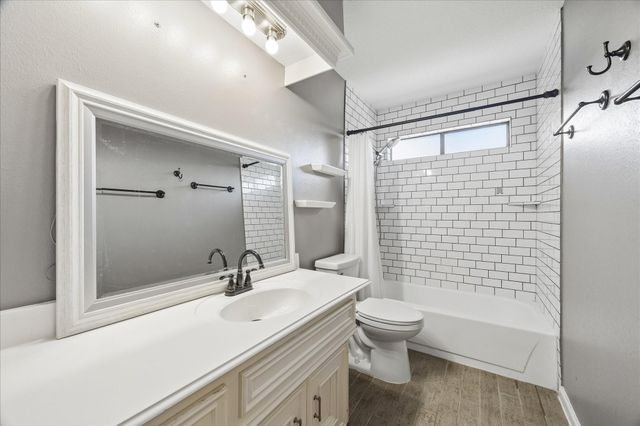 1205 Middlecreek Street, Friendswood, TX 77546