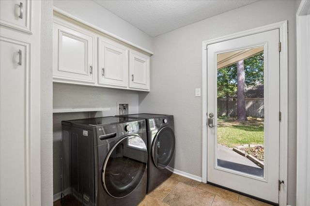 1205 Middlecreek Street, Friendswood, TX 77546