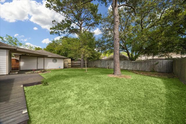 1205 Middlecreek Street, Friendswood, TX 77546