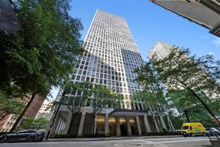 260 E Chestnut Street 406, Chicago, IL 60611