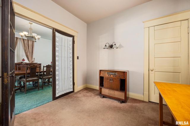 2112 W MANOR Parkway, West Peoria, IL 61604