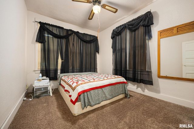 2112 W MANOR Parkway, West Peoria, IL 61604