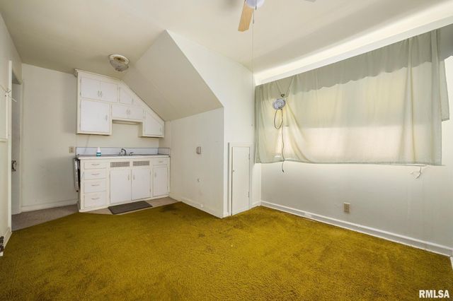 2112 W MANOR Parkway, West Peoria, IL 61604