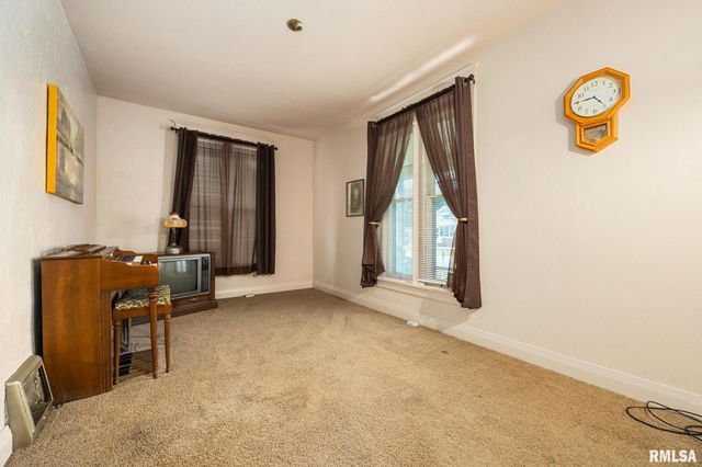 2112 W MANOR Parkway, West Peoria, IL 61604