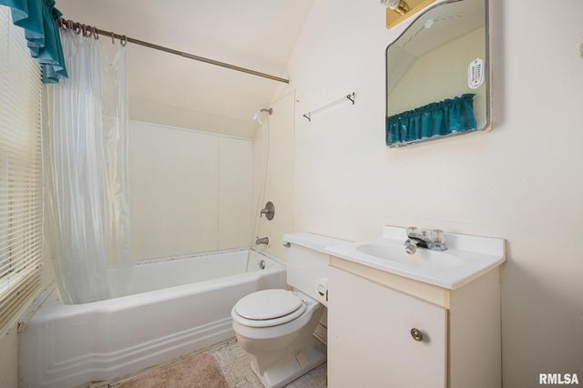 2112 W MANOR Parkway, West Peoria, IL 61604
