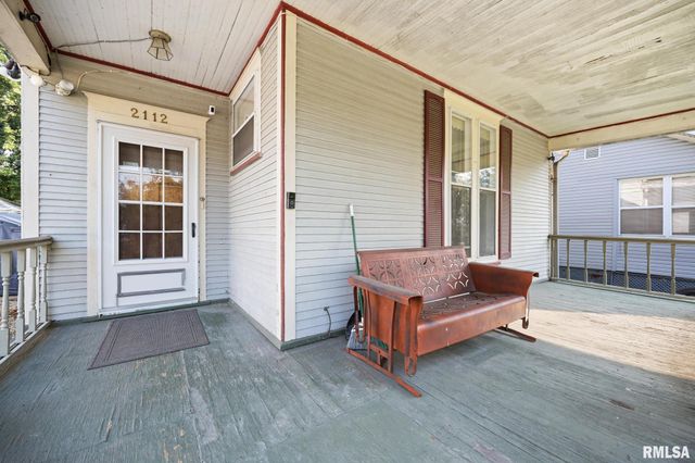 2112 W MANOR Parkway, West Peoria, IL 61604