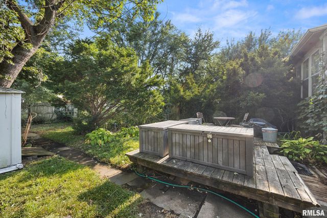 2112 W MANOR Parkway, West Peoria, IL 61604