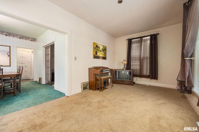 2112 W MANOR Parkway, West Peoria, IL 61604