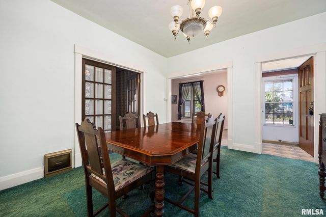2112 W MANOR Parkway, West Peoria, IL 61604