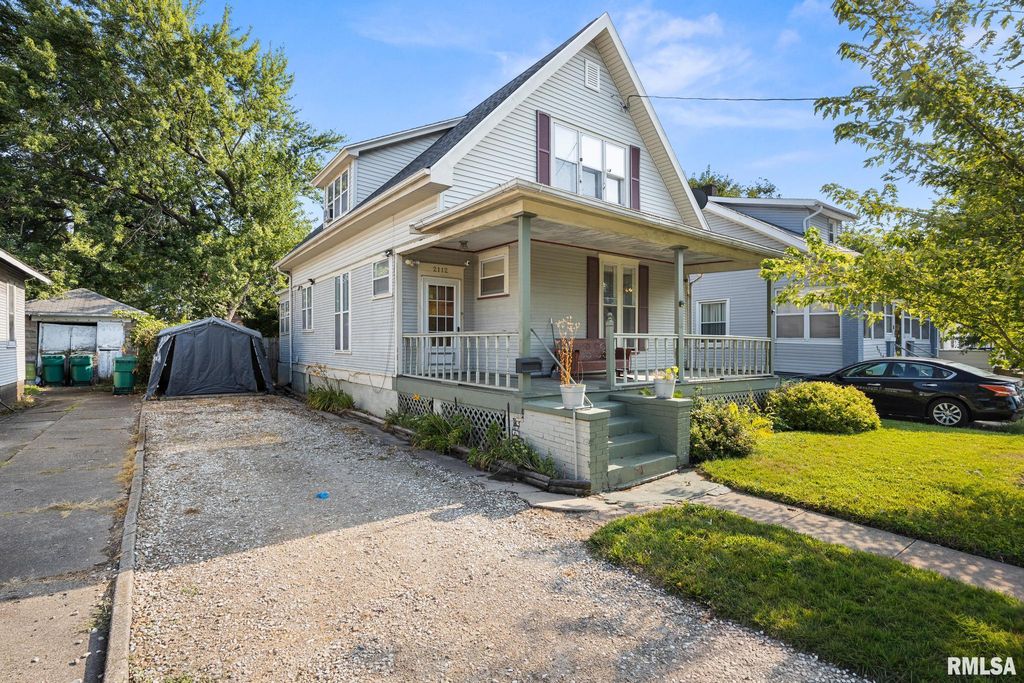 2112 W MANOR Parkway, West Peoria, IL 61604