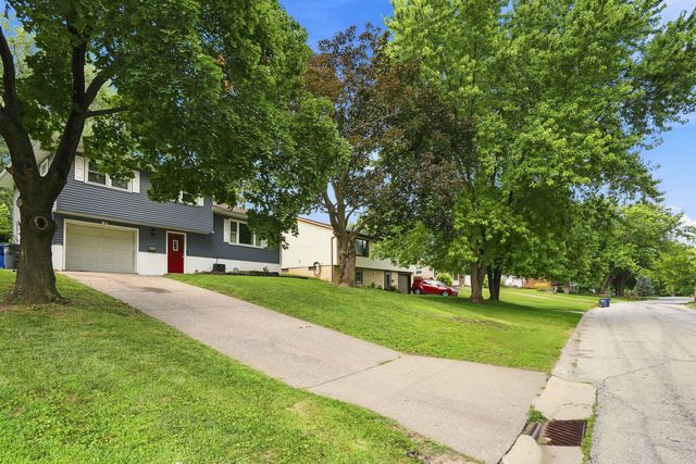 1426 25TH Street, Bettendorf, IA 52722