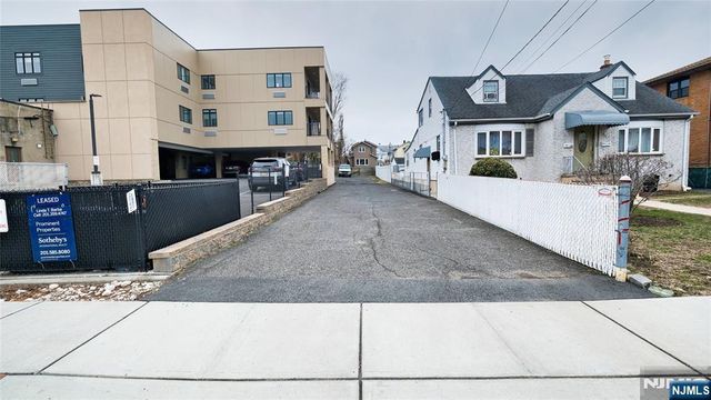213-217 Stuyvesant Avenue, Lyndhurst, NJ 07071
