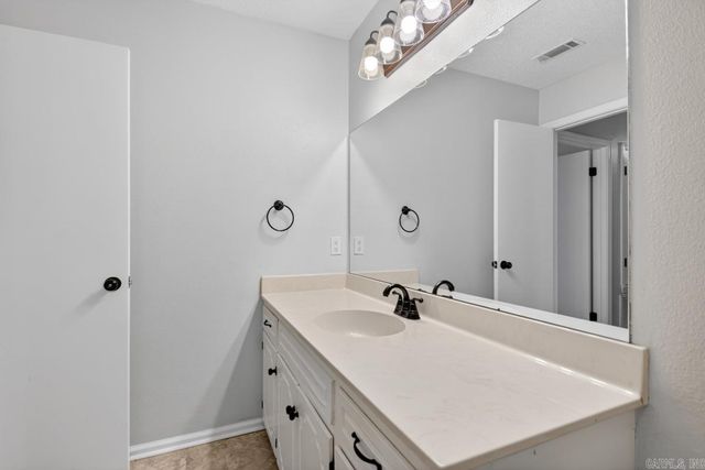 235 Briarpatch ln, Jacksonville, AR 72076