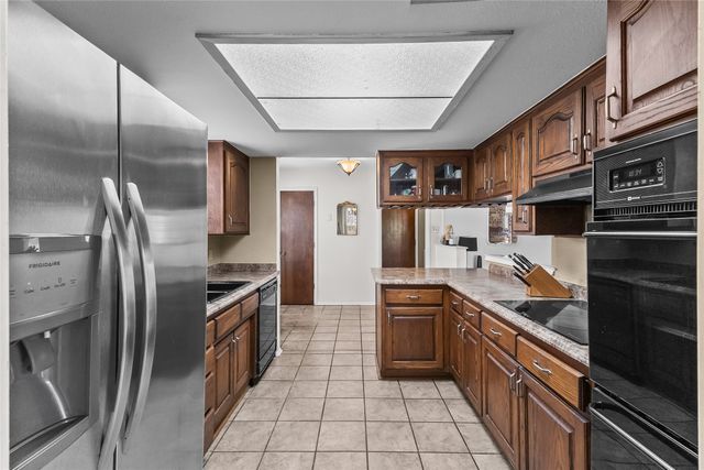 1104 Forest Ridge Drive, Bedford, TX 76022