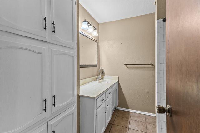 1104 Forest Ridge Drive, Bedford, TX 76022