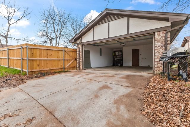 1104 Forest Ridge Drive, Bedford, TX 76022