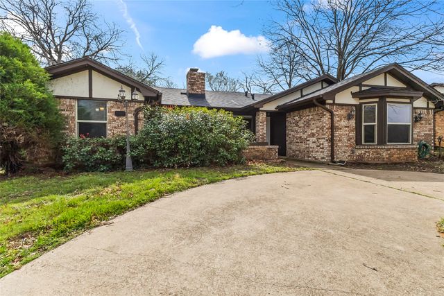 1104 Forest Ridge Drive, Bedford, TX 76022