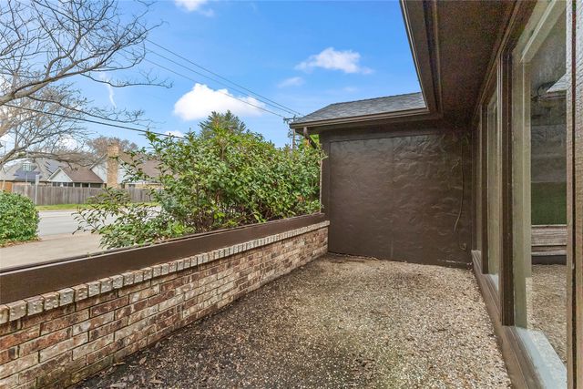 1104 Forest Ridge Drive, Bedford, TX 76022