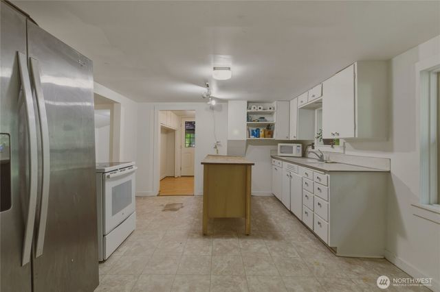 3511 Quade Road, Clinton, WA 98236