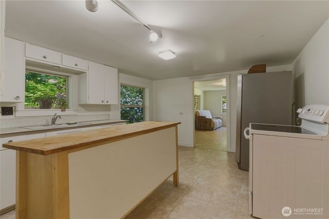 3511 Quade Road, Clinton, WA 98236