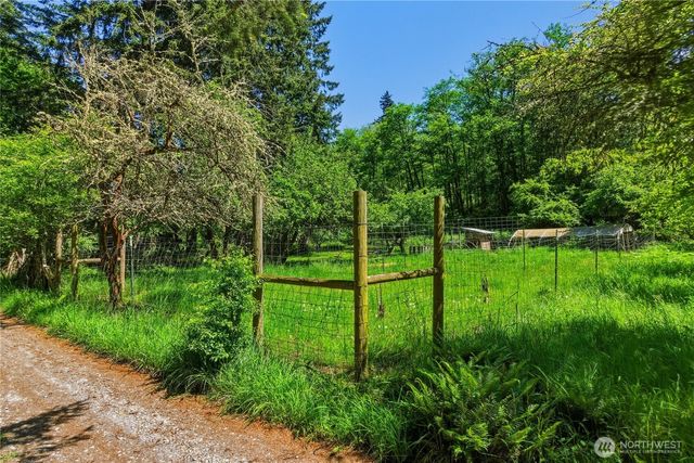 3511 Quade Road, Clinton, WA 98236