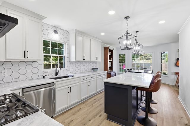42 Starboard Ct, Estill Springs, TN 37330