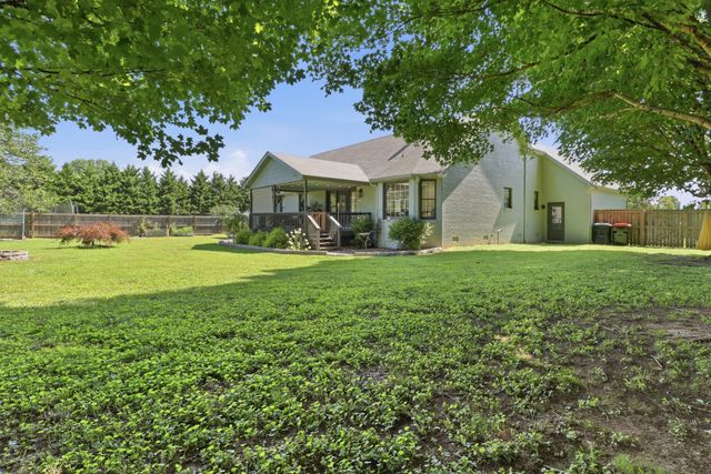 42 Starboard Ct, Estill Springs, TN 37330