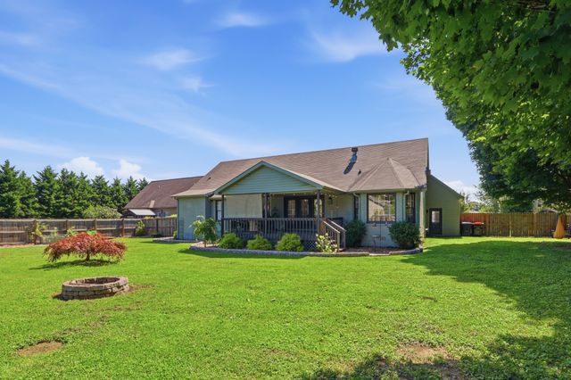 42 Starboard Ct, Estill Springs, TN 37330