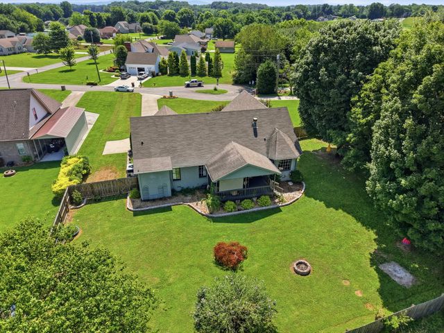 42 Starboard Ct, Estill Springs, TN 37330