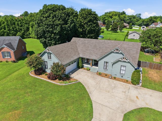 42 Starboard Ct, Estill Springs, TN 37330