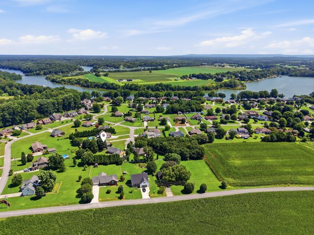 42 Starboard Ct, Estill Springs, TN 37330
