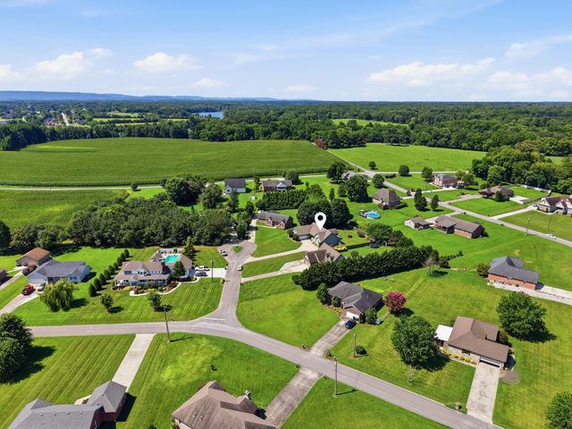 42 Starboard Ct, Estill Springs, TN 37330