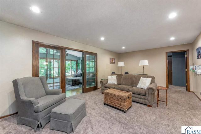 137 Maple Park Drive, Mankato, MN 56001