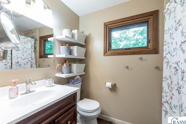 137 Maple Park Drive, Mankato, MN 56001