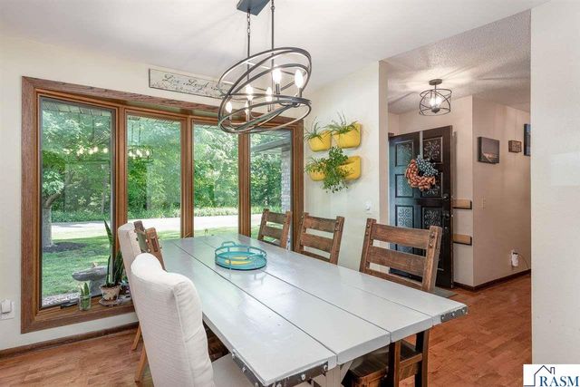 137 Maple Park Drive, Mankato, MN 56001
