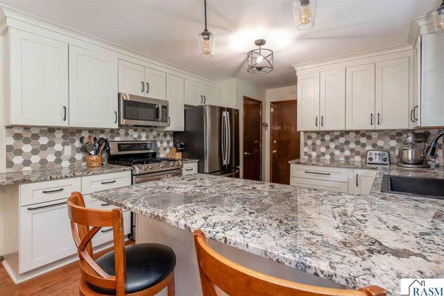 137 Maple Park Drive, Mankato, MN 56001