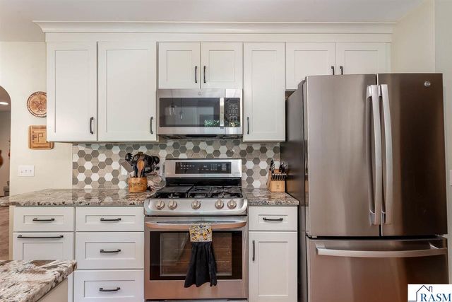 137 Maple Park Drive, Mankato, MN 56001