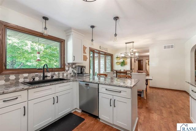 137 Maple Park Drive, Mankato, MN 56001