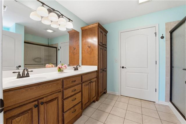 522 Neptune Drive, Raymore, MO 64083