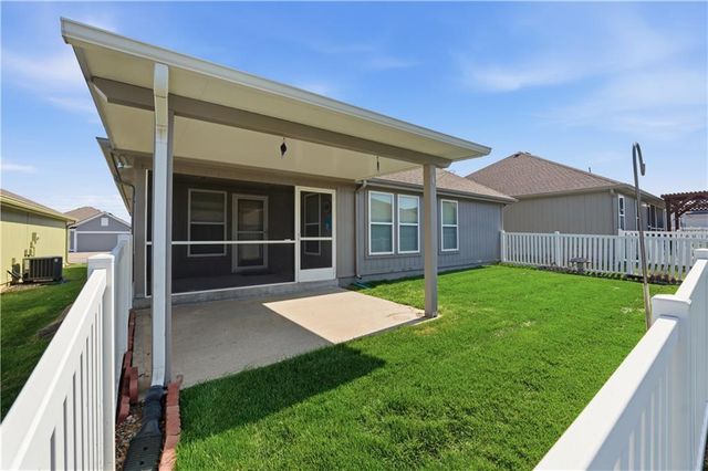 522 Neptune Drive, Raymore, MO 64083