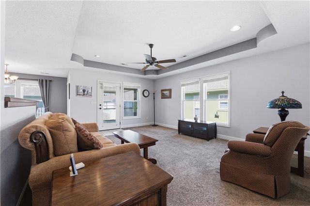 522 Neptune Drive, Raymore, MO 64083