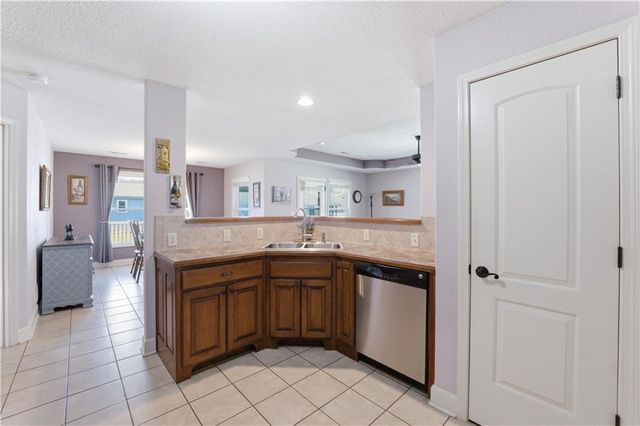 522 Neptune Drive, Raymore, MO 64083