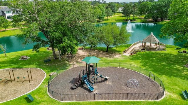 241 Blue Hill Drive, Montgomery, TX 77356