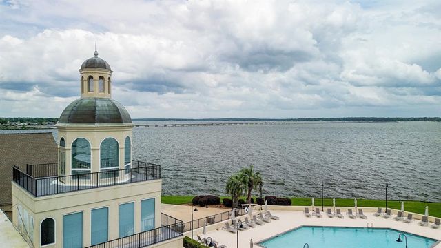 241 Blue Hill Drive, Montgomery, TX 77356