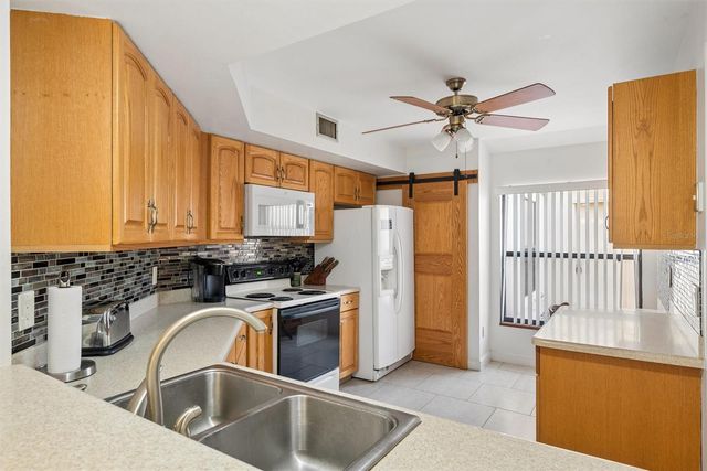 2910 COTTAGE GROVE COURT L4, Orlando, FL 32822