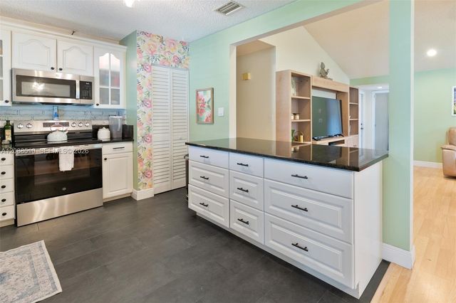 2160 NW 110th Avenue, Sunrise, FL 33322