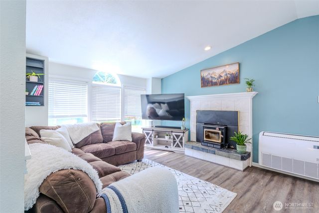 12005 221st Avenue Ct E, Bonney Lake, WA 98391
